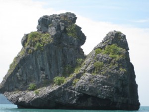 monkeyrock Monkey Rock, one of the limestone formations in Ang Thong Marine Park